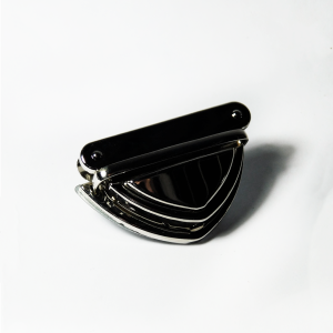 Broche triangulo niquel