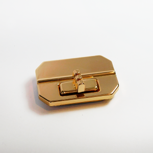 Broche cuadrado dorado