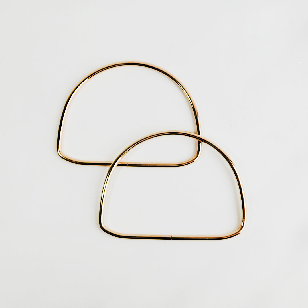 Asas metálicas media luna doradas 15.5 x 10cm par